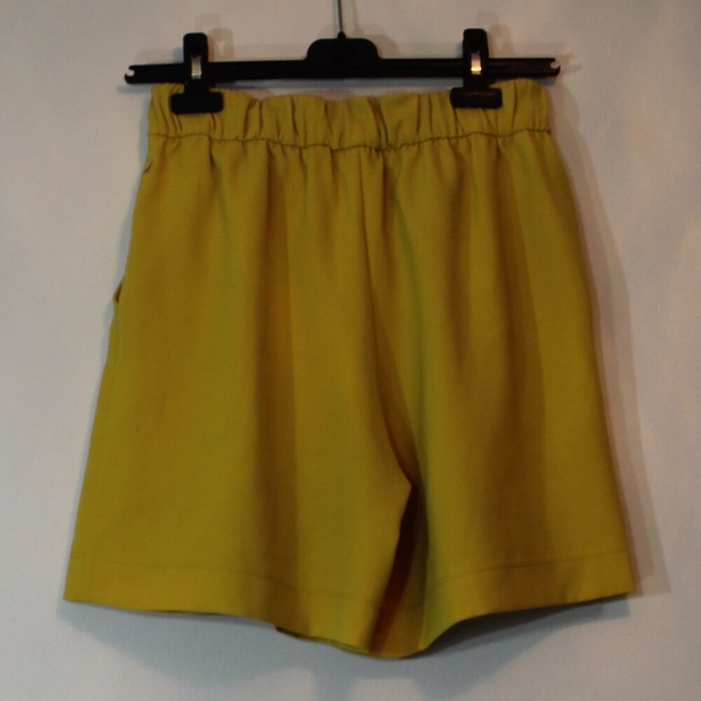 Lululemon Noir Short Honeycomb color with waist size 6 - Picture 3 of 7